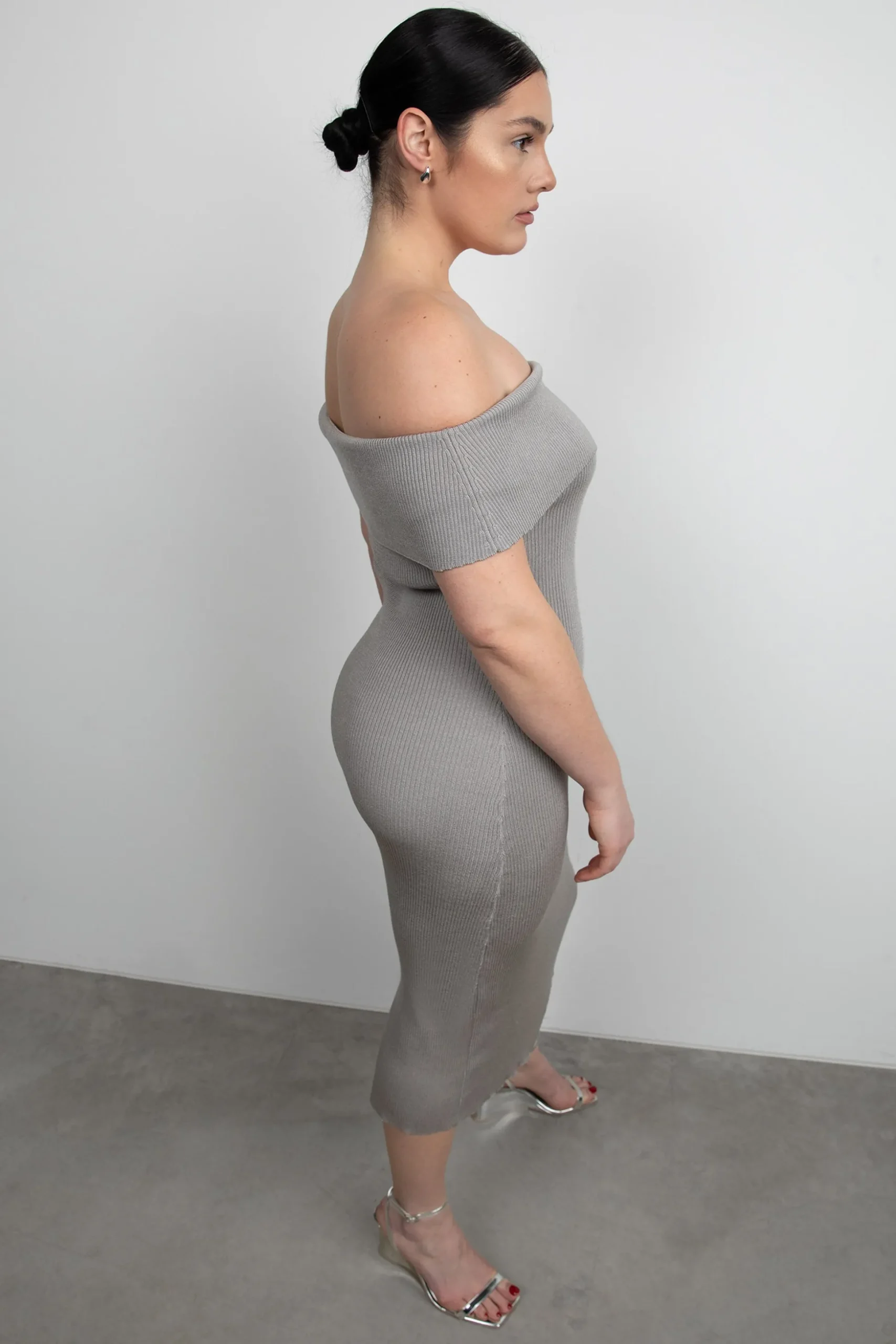 RIBBED OFF THE SHOULDER MIDI DRESS